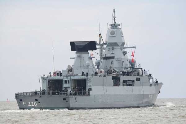 Die Fregatte «Hamburg» ist im Rahmen einer Nato-Mission unterwegs. - © Lars Penning/dpa