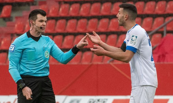 Klaus Gjasula hadert mit den Leistungen der Schiedsrichter in der 3. Fußball-Liga. - © Stefan Puchner/dpa