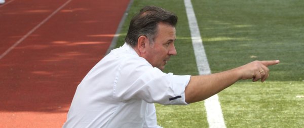 Klare Zeichen von der Seitenlinie: Ediz Türkmen, Trainer und Vorstand des TBV Lemgo, will diese Doppelrolle bis zum Saisonende ausüben. - © Sebastian Lucas