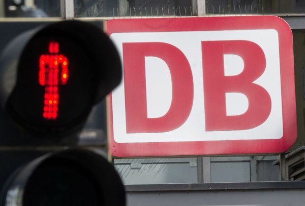 Verbände fordern die Deutsche Bahn dazu auf, die Abschaffung der Familienreservierung zu stoppen. (Archivbild) - © Peter Kneffel/dpa
