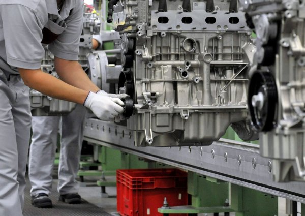 Deutsche Autozulieferer schätzen die eigene Lage zumeist deutlich besser ein als die der Brache. IArchivfoto) - © Martin Schutt/dpa-Zentralbild/dpa