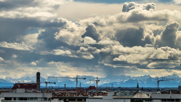Einem Städteranking zufolge sind München und sein Umland der wirtschaftsstärkste Ballungsraum Deutschlands. Doch der Vorsprung vor Berlin ist nicht mehr groß. (Symbolbild) - © Peter Kneffel/dpa