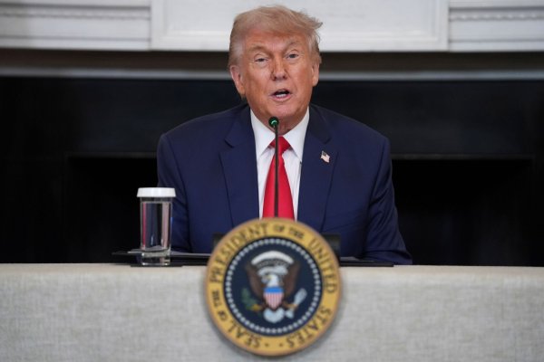 Trump hat sich für ein drastisches Vorgehen in Kalifornien entschieden. - © Evan Vucci/AP/dpa