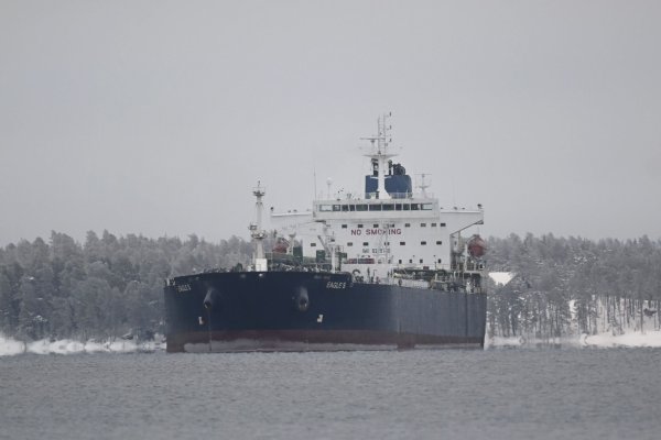 Mit einer Schattenflotte an Tankern versucht Russland die Beschränkungen für seinen Ölexport zu umgehen. (Archivbild) - © Vesa Moilanen/Lehtikuva/dpa