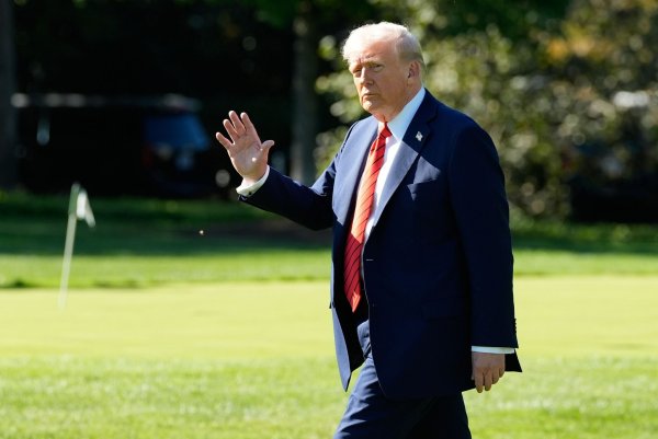 Trump kündigt zusätzliche Zölle für China in Höhe von 100 Prozent an. - © Alex Brandon/AP/dpa
