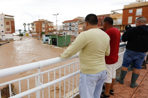 Starker Regen hat in Südostspanien zu Überschwemmungen geführt. - © Edu Botella/EUROPA PRESS/dpa