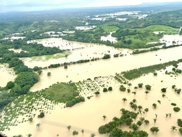 Ganze Landstriche in mehreren mexikanischen Bundesstaaten stehen unter Wasser. - © ---/Proteccion Civil Veracruz/dpa