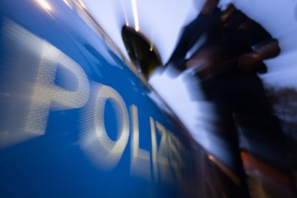 Die Polizei bittet um Hinweise. (Symbolbild) - © Marijan Murat/dpa
