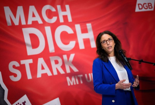 «Pushen ein Mini-Problem zu einem Mega-Thema hoch»: Gewerkschafterin Fahimi hält die Debatte ums Bürgergeld für absurd. (Archivbild) - © Bernd von Jutrczenka/dpa