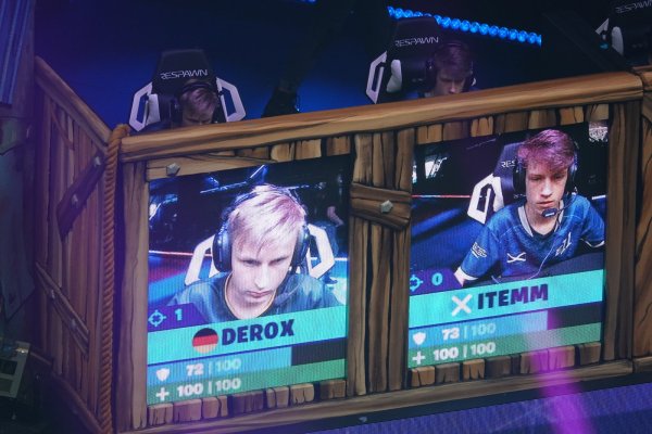 Fast 200 junge Leute spielten bei der Fortnite-Weltmeisterschaft in den USA mit. - © Benedikt Wenck/dpa