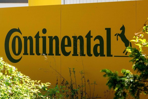 Der Zulieferer Continental will sich von seiner Automotive-Sparte trennen und streicht vorher noch einmal 3.000 Stellen. (Archivbild) - © Melissa Erichsen/dpa