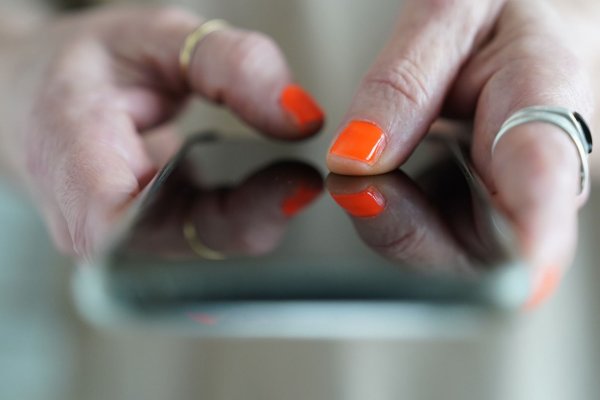 Bewerberinnen und Bewerber sollten sich darüber im Klaren sein, dass Job-Angebote über Messenger-Dienste nicht seriös sind. - © Marcus Brandt/dpa/dpa-tmn
