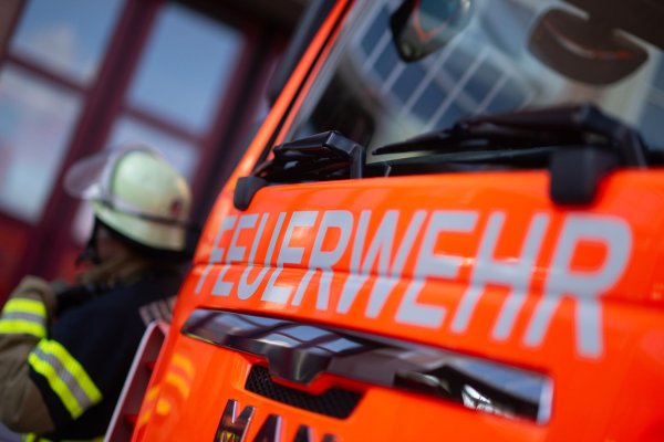 Ein 54-Jähriger starb bei einem Wohnungsbrand, den er möglicherweise selbst verursacht hat. (Symbolbild) - © Marijan Murat/dpa