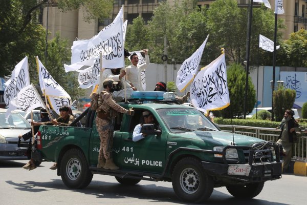 Für die militant-islamistischen Taliban ist der Jahrestag des Abzugs der US-geführten Truppen aus Afghanistan ein Grund zum Feiern. - © Siddiqullah Alizai/AP/dpa