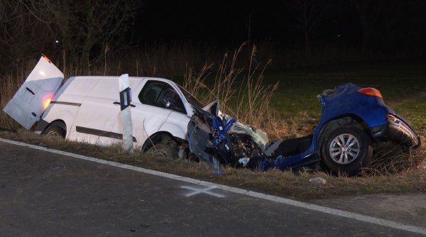 Ein dreijähriges Kind überlebt schwer verletzt einen Unfall in Pewsum - seine beiden Eltern sterben. - © --/NonstopNews/dpa