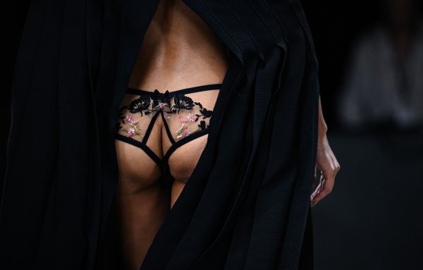 Dessous sind oft kleine Kunstwerke - und wollen schonend gereinigt werden. - © Britta Pedersen/dpa/dpa-tmn