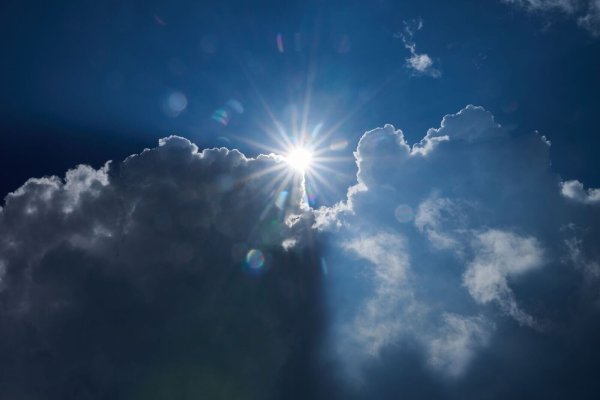 Trotz höherer Temperaturen kann es in NRW teilweise glatt werden. (Symbolbild) - © Annette Riedl/dpa