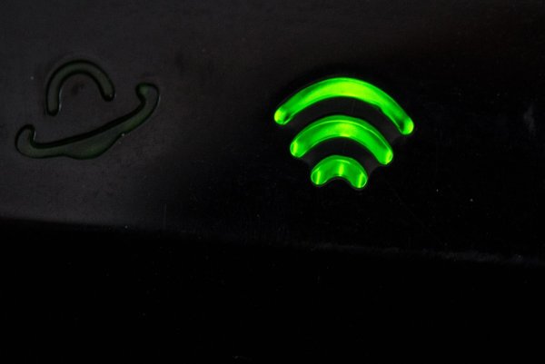 In die Kategorie der anzeigepflichtigen Dienste und Preise fällt auch die Miete eines Routers, wenn dieser im Paket mit einem Festnetztarif für Internet und Telefonie angeboten wird. - © Andrea Warnecke/dpa-tmn