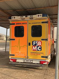 Der Schriftzug „Rettungsdienst Kreis Lippe“ und die für

lippische Rettungswagen charakteristischen EKG-Linien belegen die Herkunft des RTW. - © Marcus Saueressig