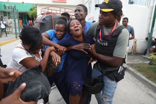 Die Gewalt in Haiti hat am Generalkrankenhaus von Port-au-Prince mehrere Opfer gefordert. - © Odelyn Joseph/AP/dpa