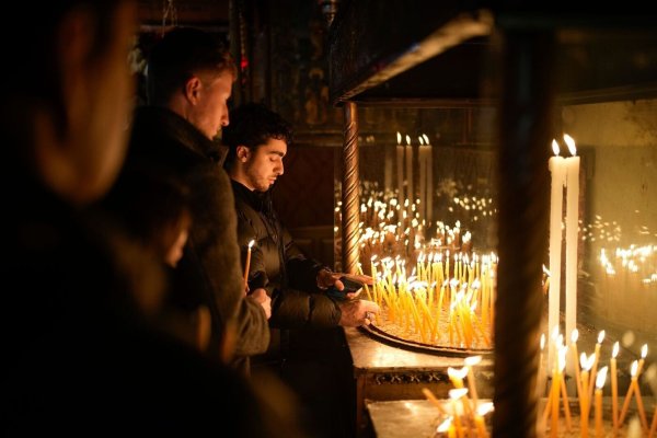 Überschattet vom Krieg in Gaza fielen die Weihnachtsfeiern in Bethlehem eher gedämpft aus. - © Matias Delacroix/AP/dpa