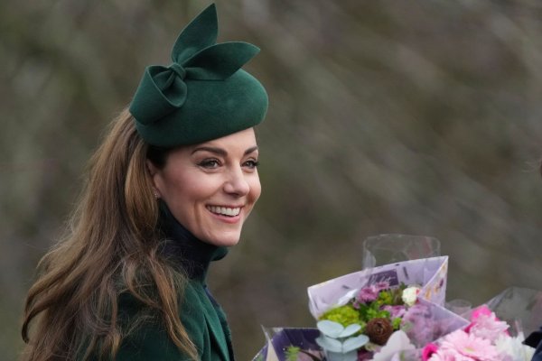 Prinzessin Kate wurde mit Blumen «überhäuft», wie der Sender Sky News kommentierte. - © Jon Super/AP/dpa