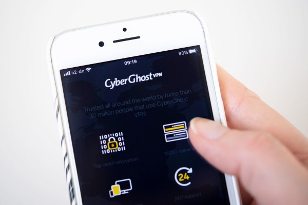 Wer ein Abo bei einem VPN-Dienst wie CyberGhost, Mullvad, NordVPN oder Surfshark abschließt, kann den Tunnel manchmal auch im Router, auf jeden Fall aber per App oder Programm auf den einzelnen Geräten nutzen. - © Catherine Waibel/dpa-tmn