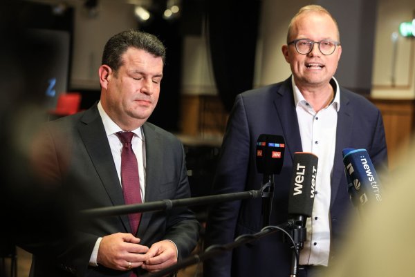 Der Fraktionschef der SPD im Düsseldorfer Landtag, Jochen Ott, hält sich zur Frage des Kanzlerkandidaten seiner Partei noch bedeckt. - © Oliver Berg/dpa