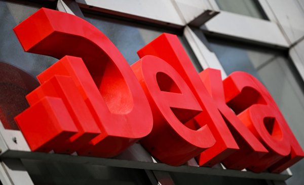 Die Geschäfte bei der Deka laufen gut. - © Arne Dedert/dpa