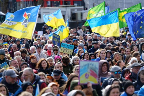 Aus Anlass des 1000. Kriegstags findet in Köln eine Solidaritätsdemonstration für die Ukraine statt (Archivbild). - © Henning Kaiser/dpa