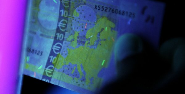 Die EU will das Zusammenwachsen ihrer Finanzmärkte vorantreiben, doch die Bemühungen stocken (Archivbild). - © Daniel Reinhardt/dpa