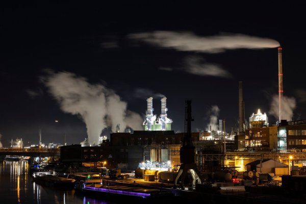 Chance und Risiko: Klimafreundlicher Umbau der Wirtschaft - © Hannes P. Albert/dpa
