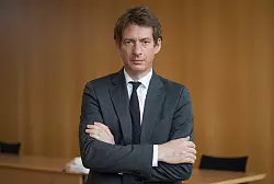 Der Vertreter der Nebenklage, Markus Goldbach im Verhandlungssaal in Detmold. - &copy; dpa