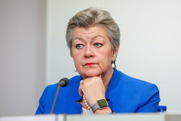 EU-Innenkommissarin Ylva Johansson bei der Hybrid-Pressekonferenz von Europol. - © Hatim Kaghat/Belga/dpa