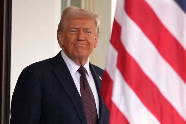 Mit seinem Dekret hob Trump einen mehr als 20 Jahre alten Erlass des damaligen US-Präsidenten Clinton auf. - © Evan Vucci/AP/dpa