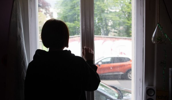 Kinder haben nach Experteneinschätzung in der Pandemie besonders unter Einsamkeit gelitten (Symbolbild). - © Paul Zinken/dpa