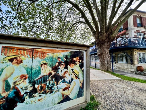 In seinem berühmten Gemälde «Frühstück der Ruderer» hielt Pierre-Auguste Renoir die Stimmung des Ausflugslokals «Maison Fournaise» fest. - © Daniela David/dpa-tmn