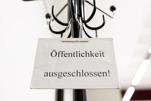 Im Prozess um ein entführtes Mädchen war die Öffentlichkeit nicht dabei. (Symbolbild) - © Friso Gentsch/dpa