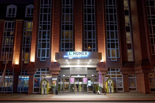 Die Hotelkette Lindner ist in finanzielle Schieflage geraten. Das Unternehmen will sich in einem Insolvenzverfahren in Eigenverwaltung sanieren. 13 Häuser gehören zu der Kette. (Archivbild) - © Henning Kaiser/dpa