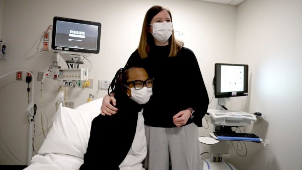 Towana Looney (links) war acht Jahre lang Dialysepatientin - © Shelby Lum/AP Photo/dpa