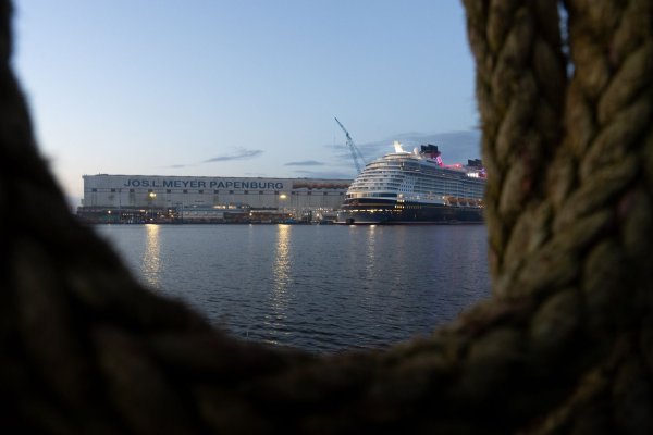 Der Bund und das Land Niedersachsen wollen noch vor Weihnachten zu jeweils 40 Prozent bei der Papenburger Meyer Werft einsteigen. (Archivfoto) - © Izabella Mittwollen/dpa