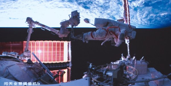 So lange war noch kein Außeneinsatz zuvor: Neun Stunden verbrachten zwei chinesische Astronauten außerhalb ihrer Raumstation. - © Li Jie/Xinhua/dpa