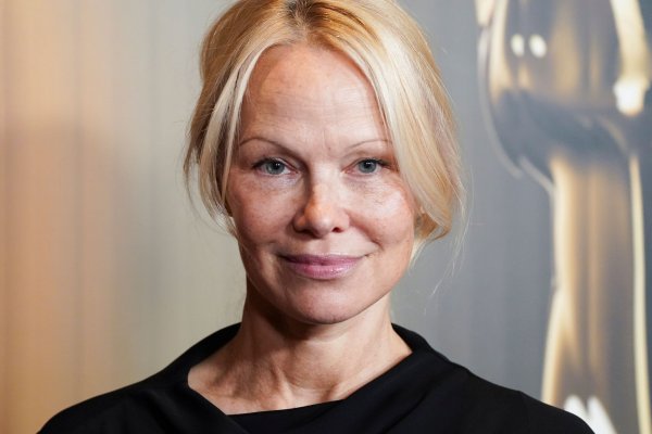 Pamela Anderson fühlt sich derzeit frei wie lange nicht (Archivfoto). - © Jordan Strauss/Invision via AP/dpa