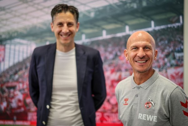 Bei der Vorstellung des Trainers im Juni 2024 gab es noch viel zu lachen, nun sollen Geschäftsführer Christian Keller und Trainer Gerhard Struber beim 1. FC Köln freigestellt worden sein. - © Christoph Reichwein/dpa