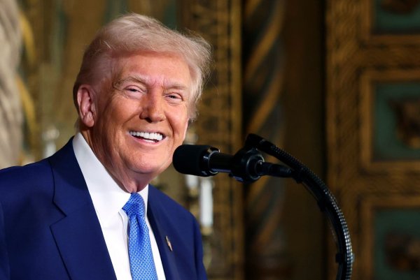 Donald Trump wünscht sich einen Ballsaal im Weißen Haus - ähnlich wie in seinem Anwesen Mar-a-Lago in Florida. (Archivbild) - © Uncredited/Pool/AP/dpa