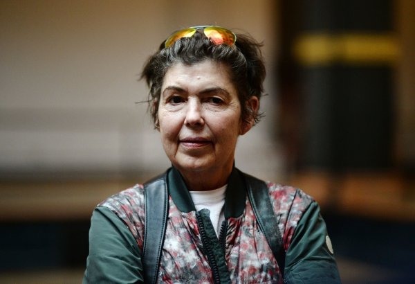 Die Künstlerin Isa Genzken feiert am 27. November ihren 75. Geburtstag - © Jens Kalaene/dpa-Zentralbild/dpa/Archiv