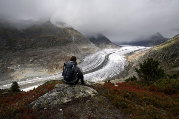 Seit Ende Juni geht es bei der Schmelze schon an die Substanz der Gletscher. (Archivbild) - © Anthony Anex/KEYSTONE/dpa