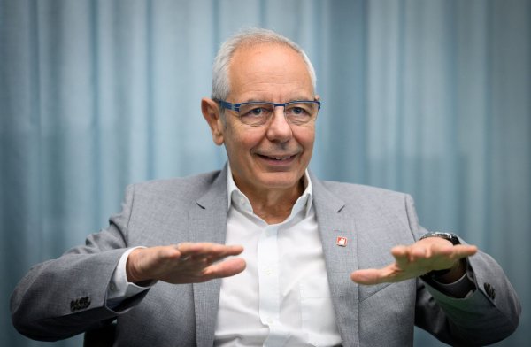Vassiliadis sieht die Flexibilität der Arbeitszeiten in der Industrie ausgereizt. - © Bernd von Jutrczenka/dpa