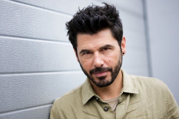 Schauspieler Riccardo Angelini bekam eine Casting-Absage - wegen seines Dialekts. - © Henning Kaiser/dpa
