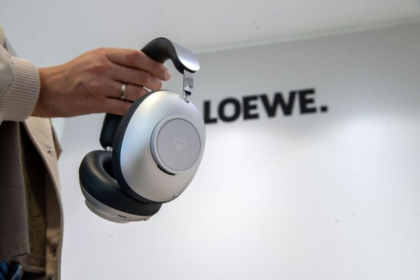 Loewe präsentiert seinen ersten Kopfhörer im Luxussegment. - © Pia Bayer/dpa